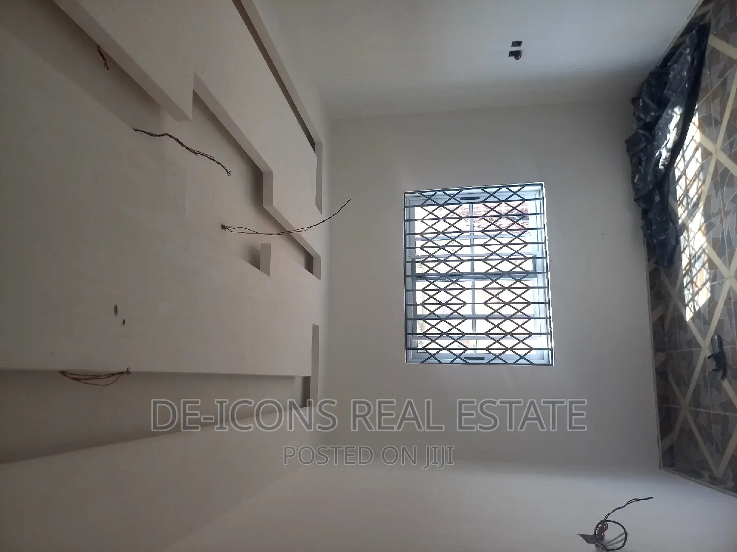 2bdrm Maisonette in De-Icons Real Estate, Awutu Senya East Municipal
