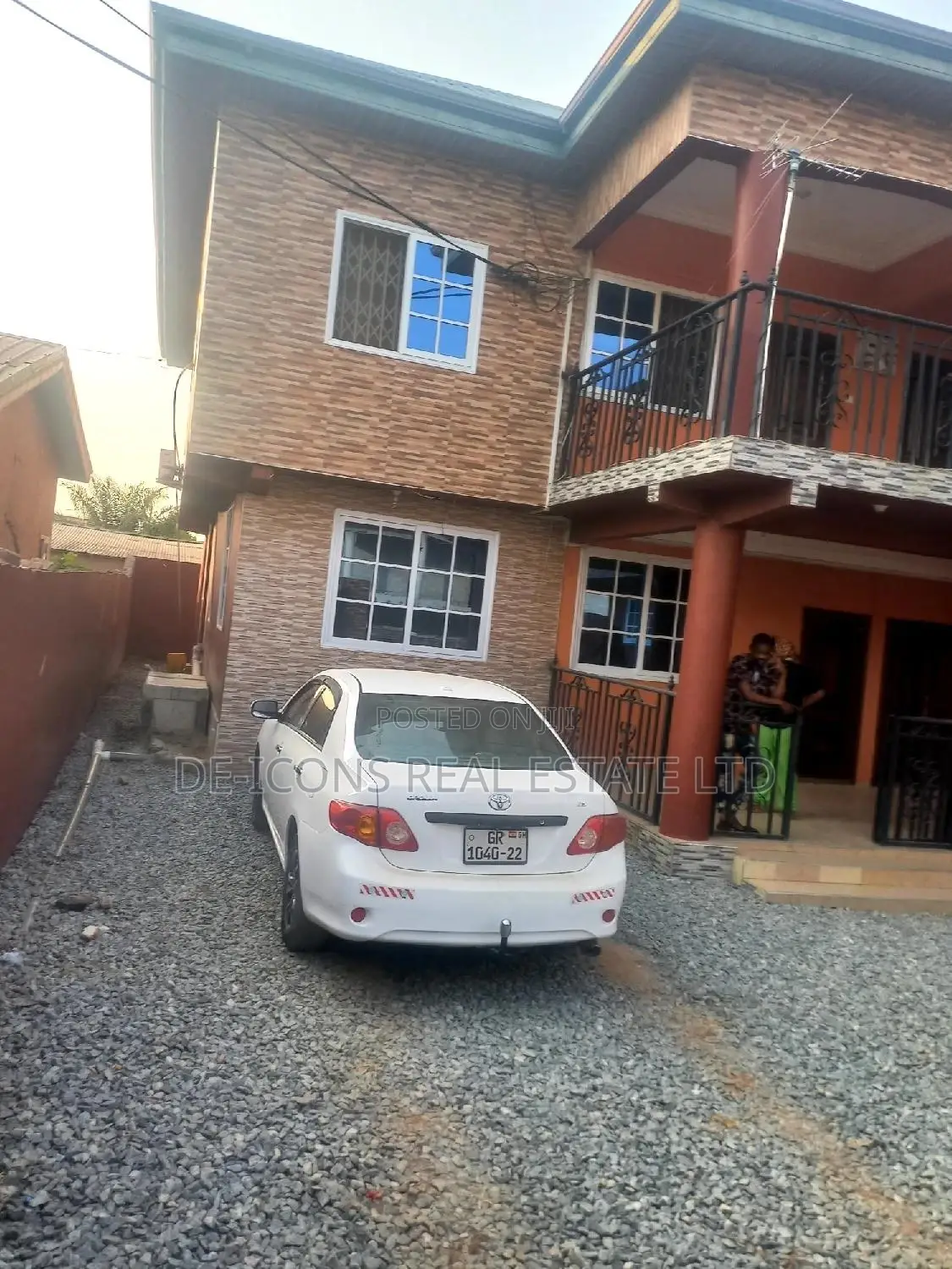 3bdrm Duplex in De-Icons Real Estate, Awutu Senya East Municipal