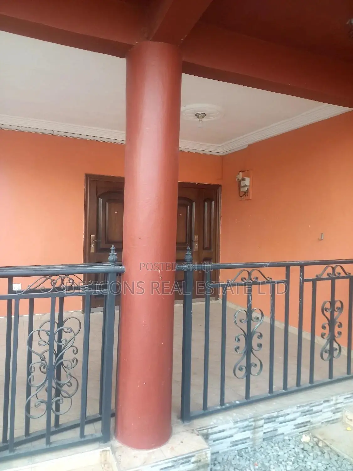 3bdrm Duplex in De-Icons Real Estate, Awutu Senya East Municipal