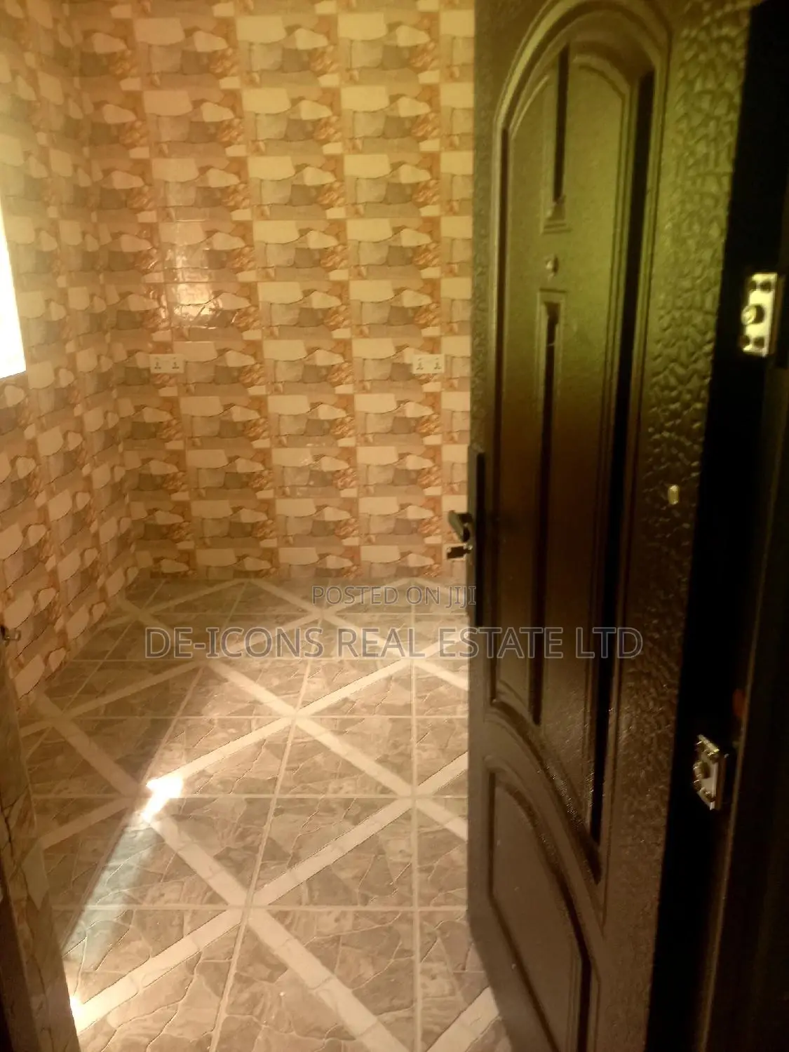 2bdrm Duplex in De-Icons Real Estate, Awutu Senya East Municipal