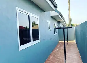3bdrm House in School Junction, Ashaley Botwe for sale