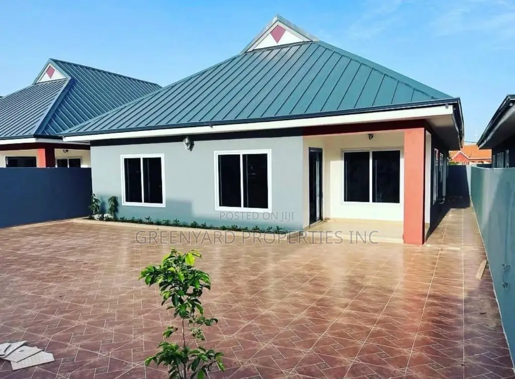 3bdrm House in School Junction, Ashaley Botwe for sale
