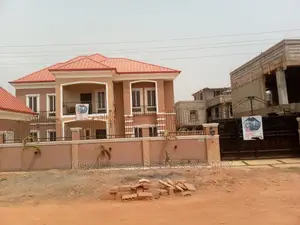 7bdrm House in Com25, Tema Metropolitan for sale
