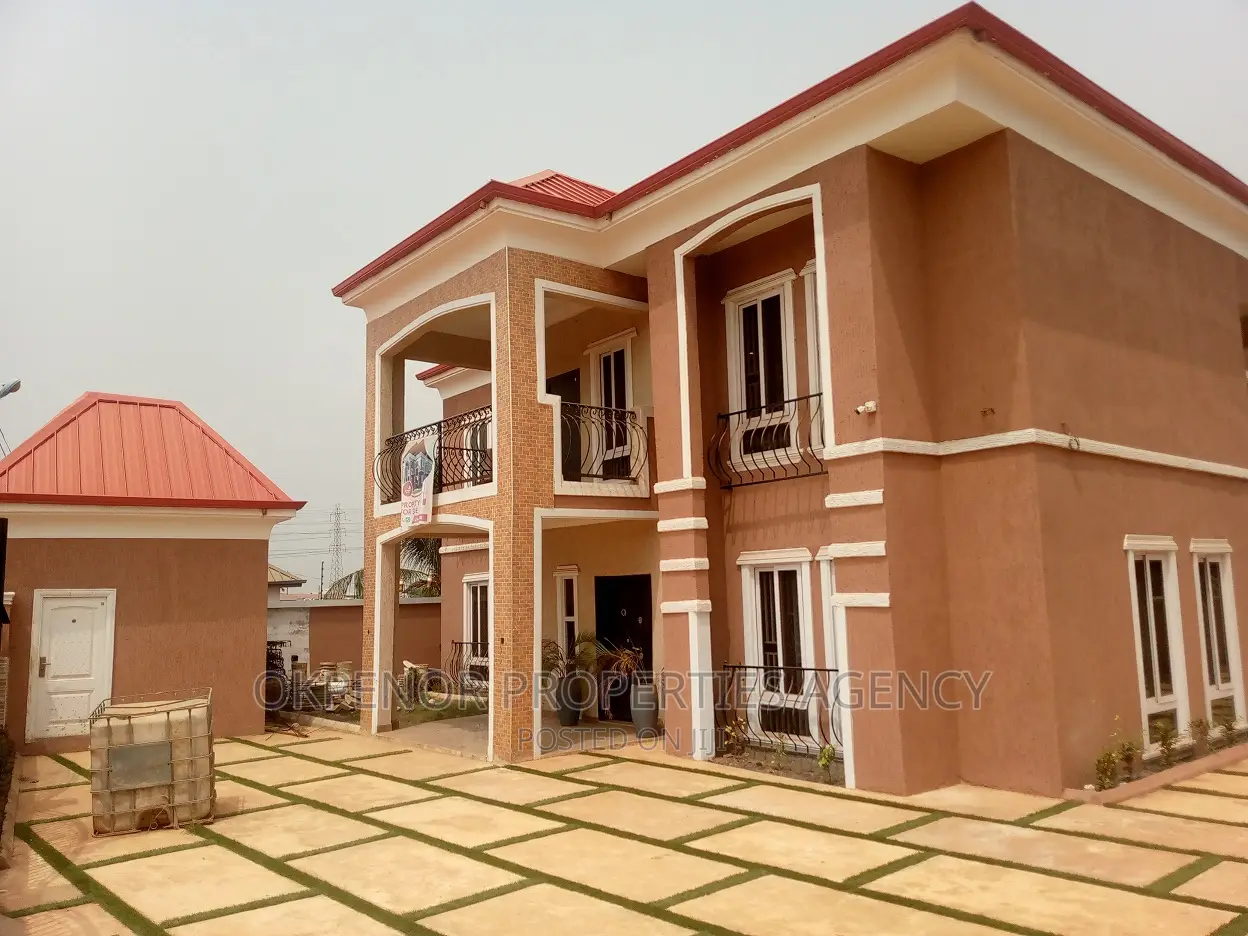 7bdrm House in Com25, Tema Metropolitan for sale