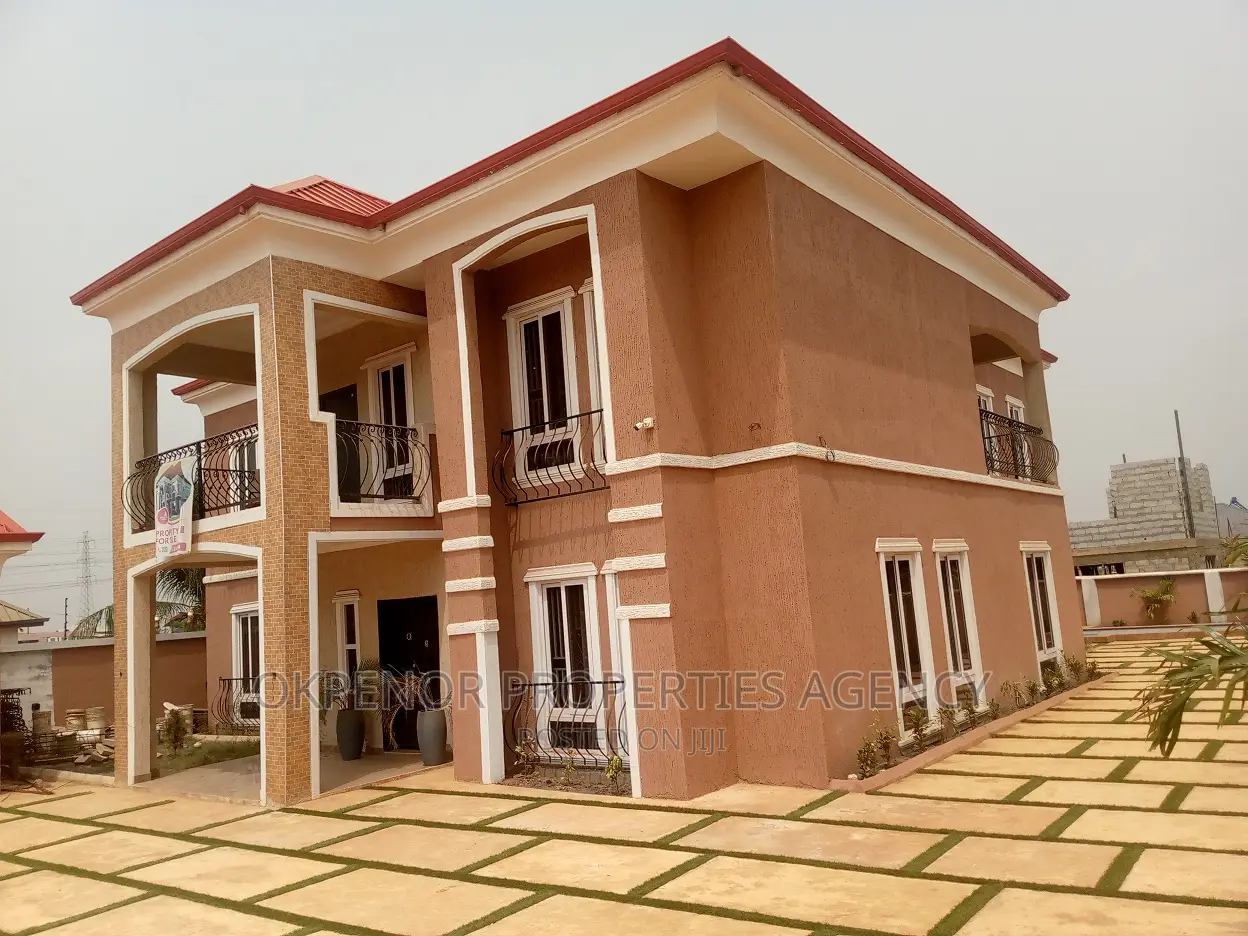 7bdrm House in Com25, Tema Metropolitan for sale