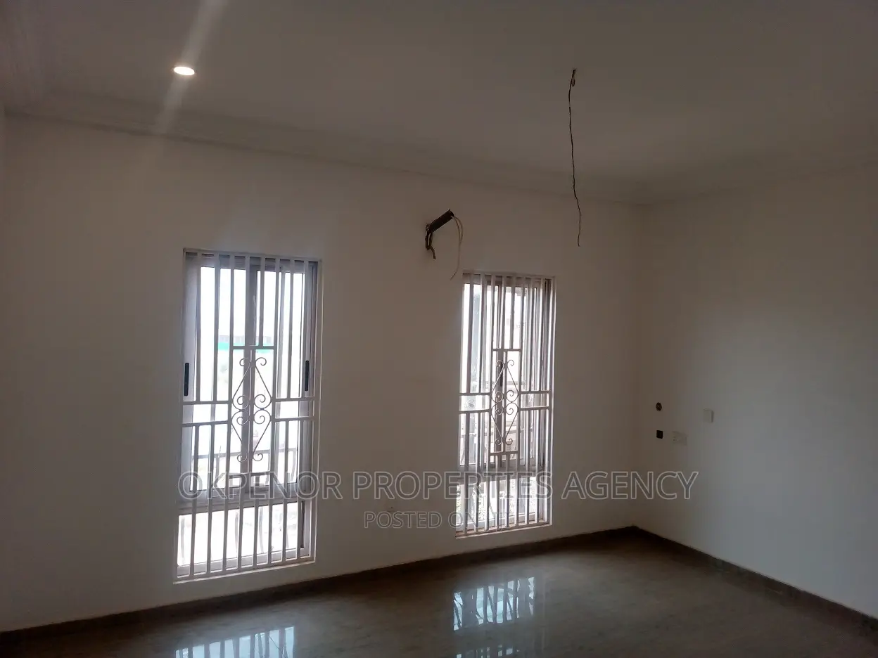 7bdrm House in Com25, Tema Metropolitan for sale