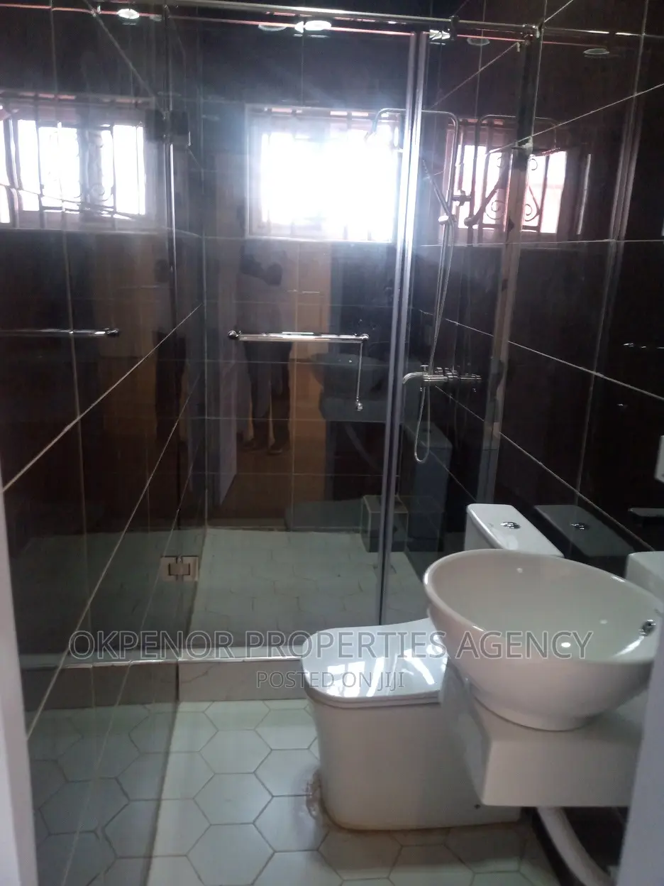 7bdrm House in Com25, Tema Metropolitan for sale