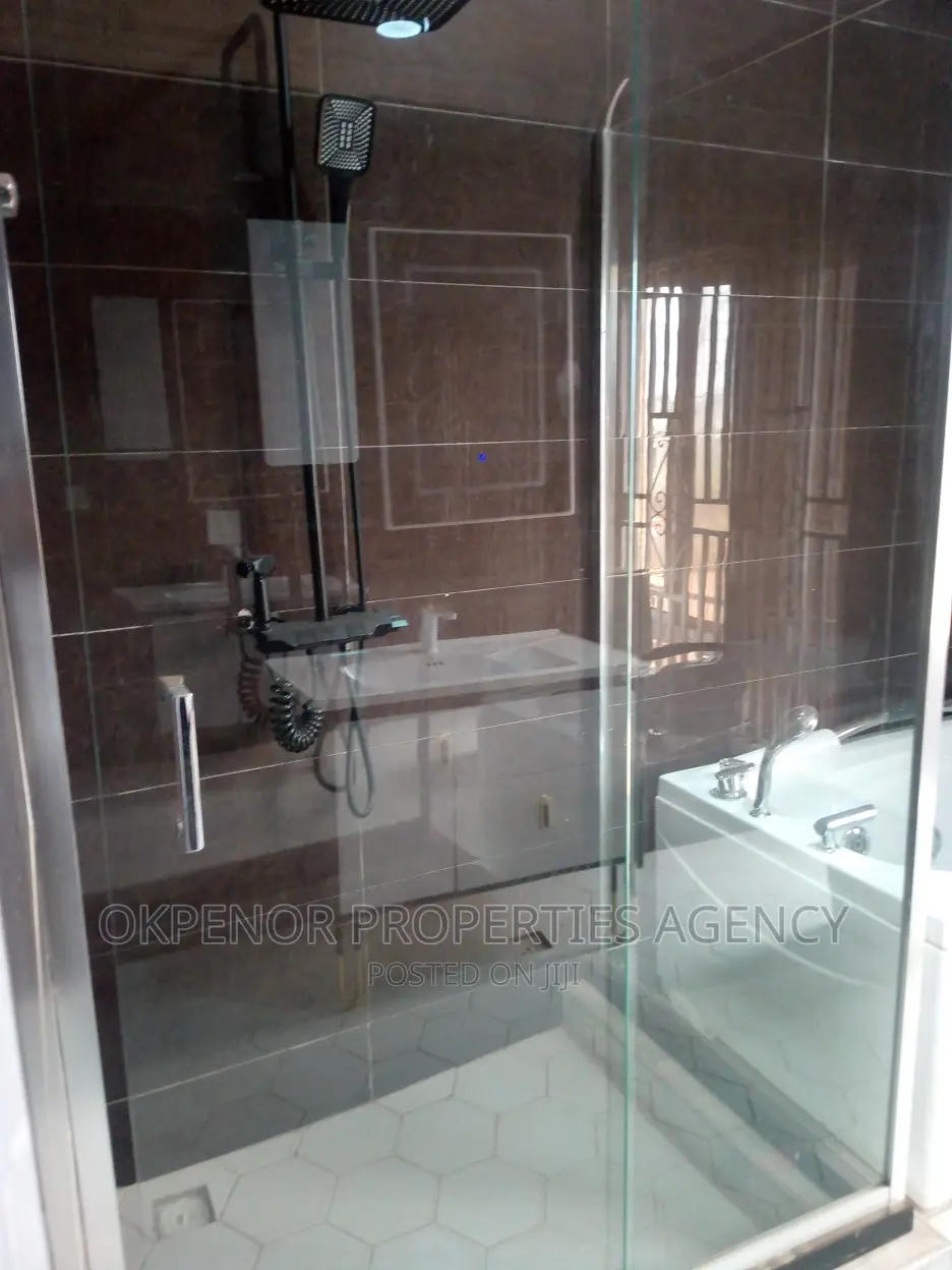 7bdrm House in Com25, Tema Metropolitan for sale