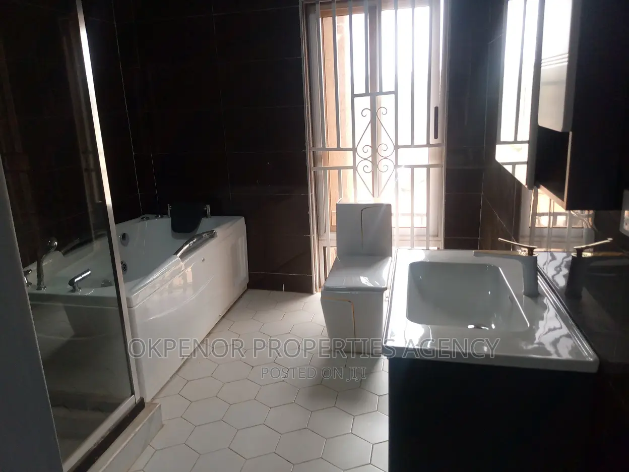 7bdrm House in Com25, Tema Metropolitan for sale