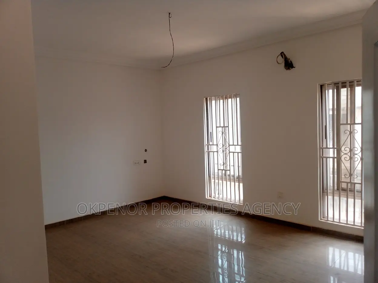 7bdrm House in Com25, Tema Metropolitan for sale