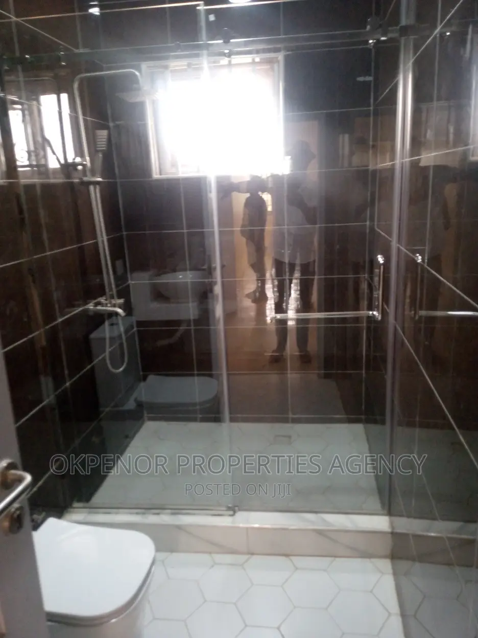 7bdrm House in Com25, Tema Metropolitan for sale