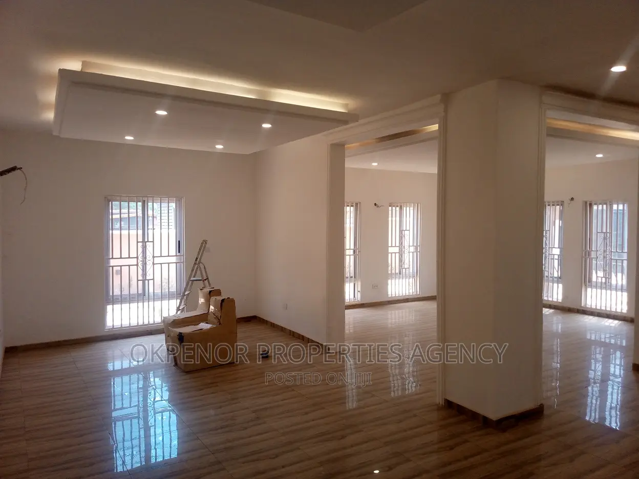 7bdrm House in Com25, Tema Metropolitan for sale