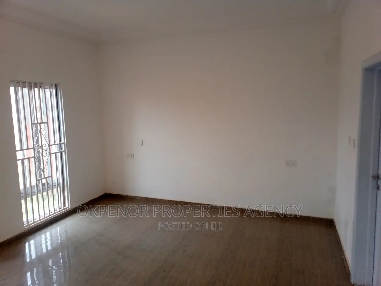 7bdrm House in Com25, Tema Metropolitan for sale