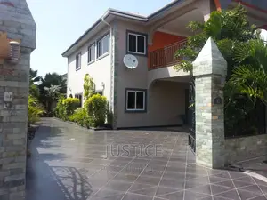 6bdrm Villa in Cantonments for sale