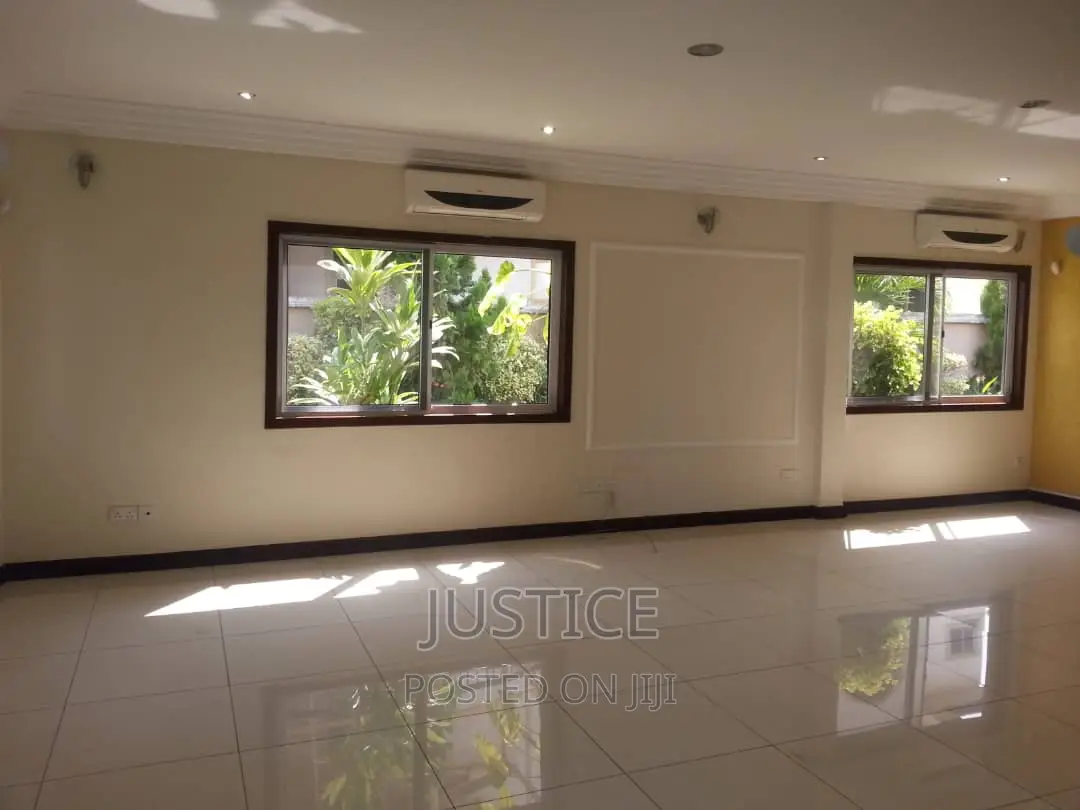 6bdrm Villa in Cantonments for sale