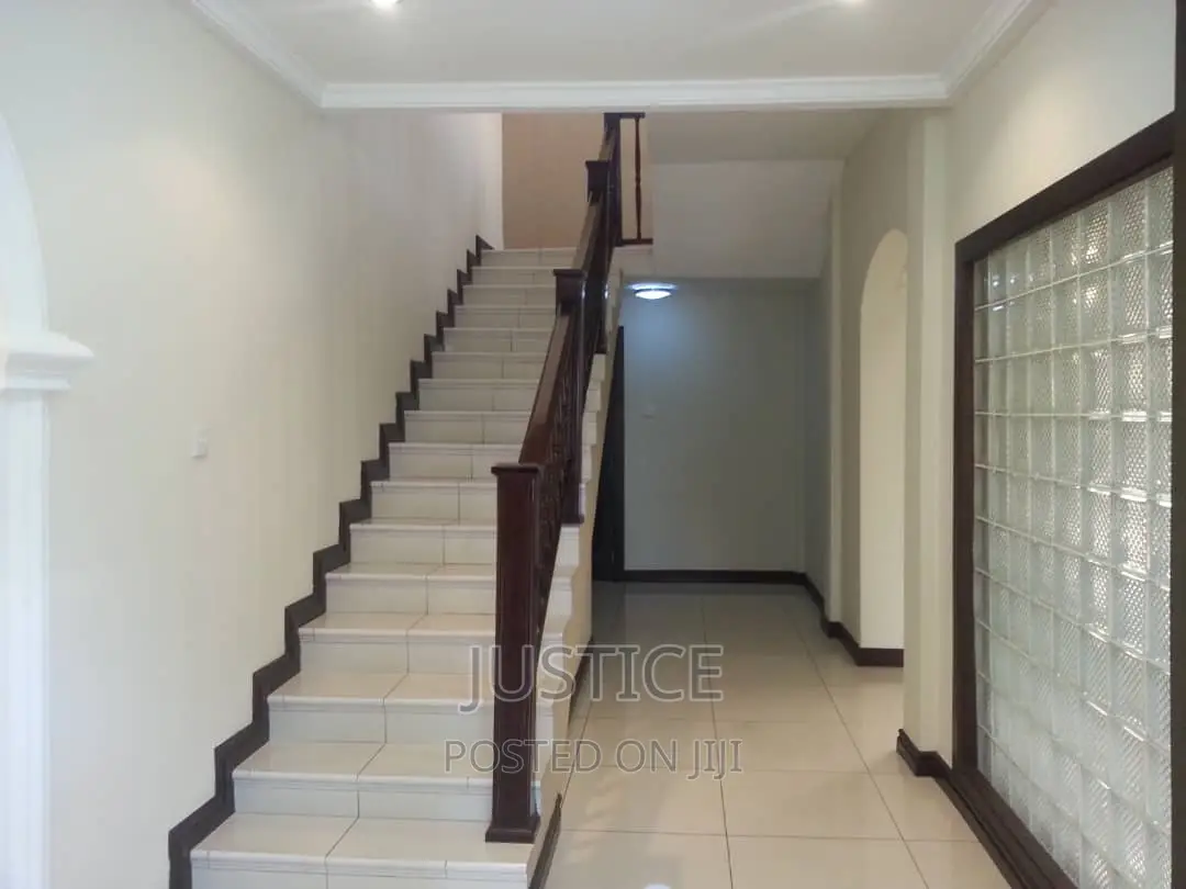6bdrm Villa in Cantonments for sale