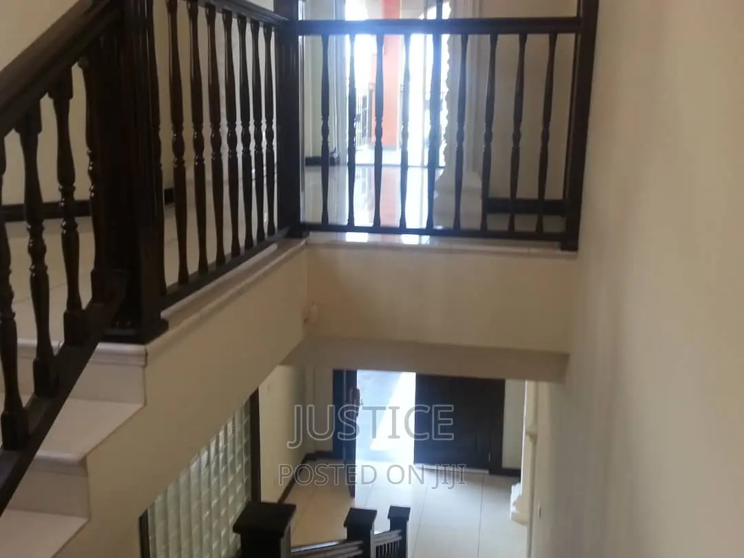 6bdrm Villa in Cantonments for sale