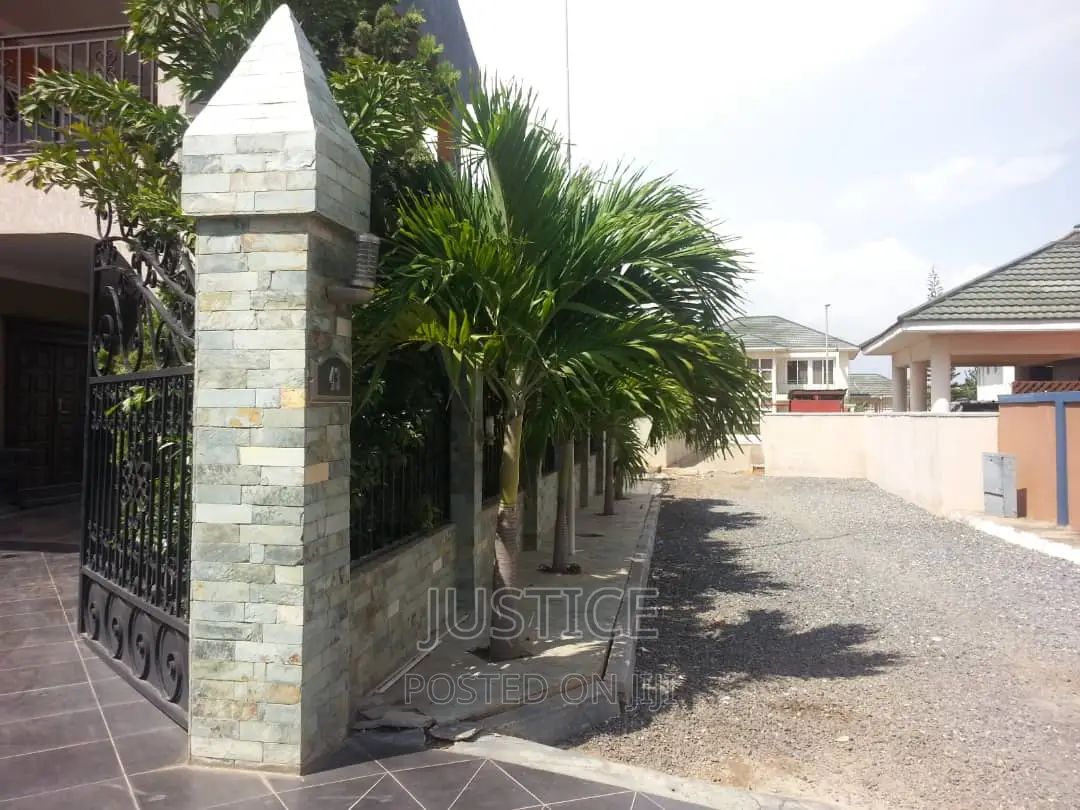 6bdrm Villa in Cantonments for sale