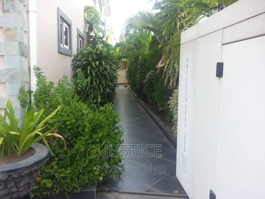 6bdrm Villa in Cantonments for sale