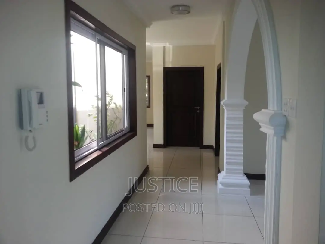 6bdrm Villa in Cantonments for sale