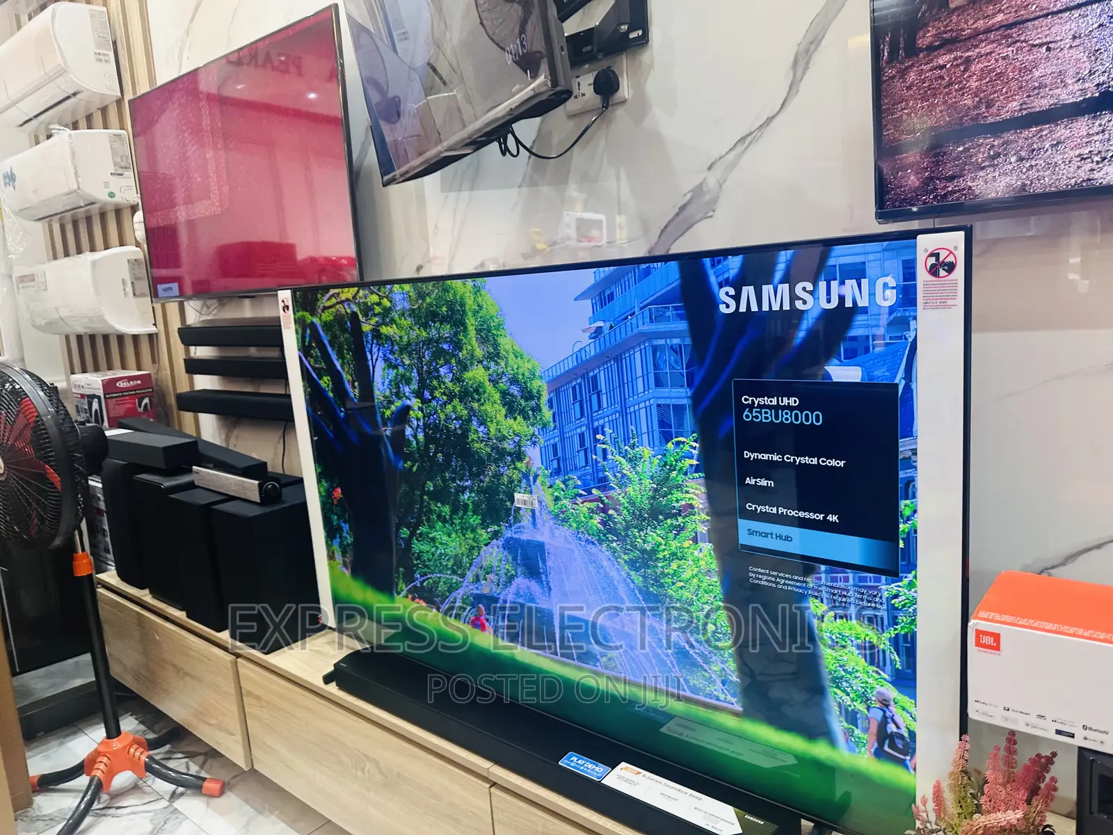 Unlimited Entertainment UHD Smart Glossy Screen 55”Au7022
