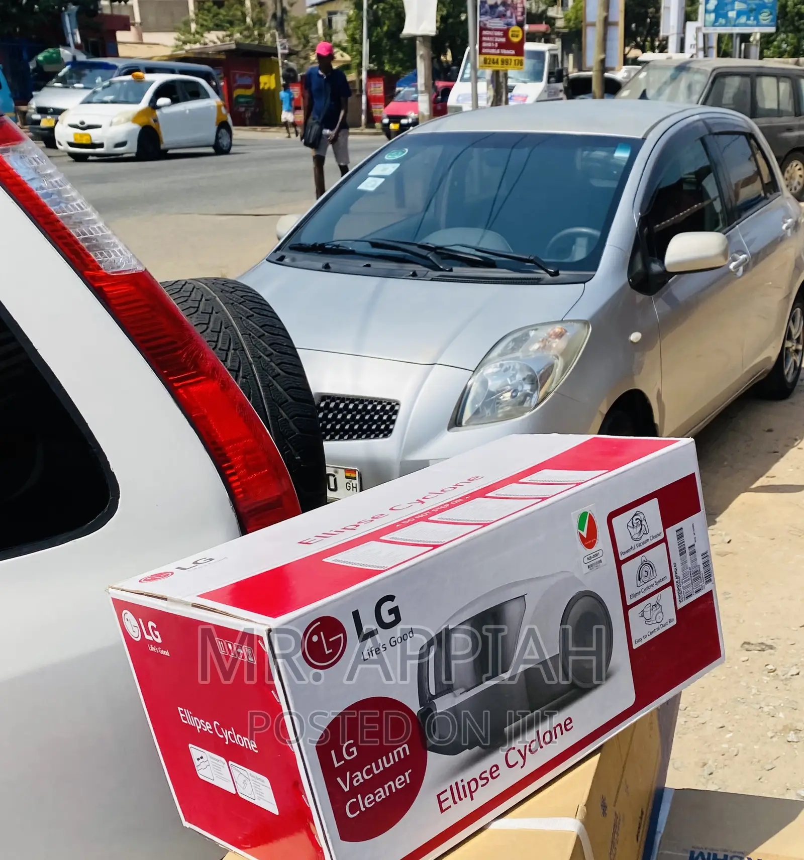 Brand New LG Electric Vacumm Cleaner(Black/White).