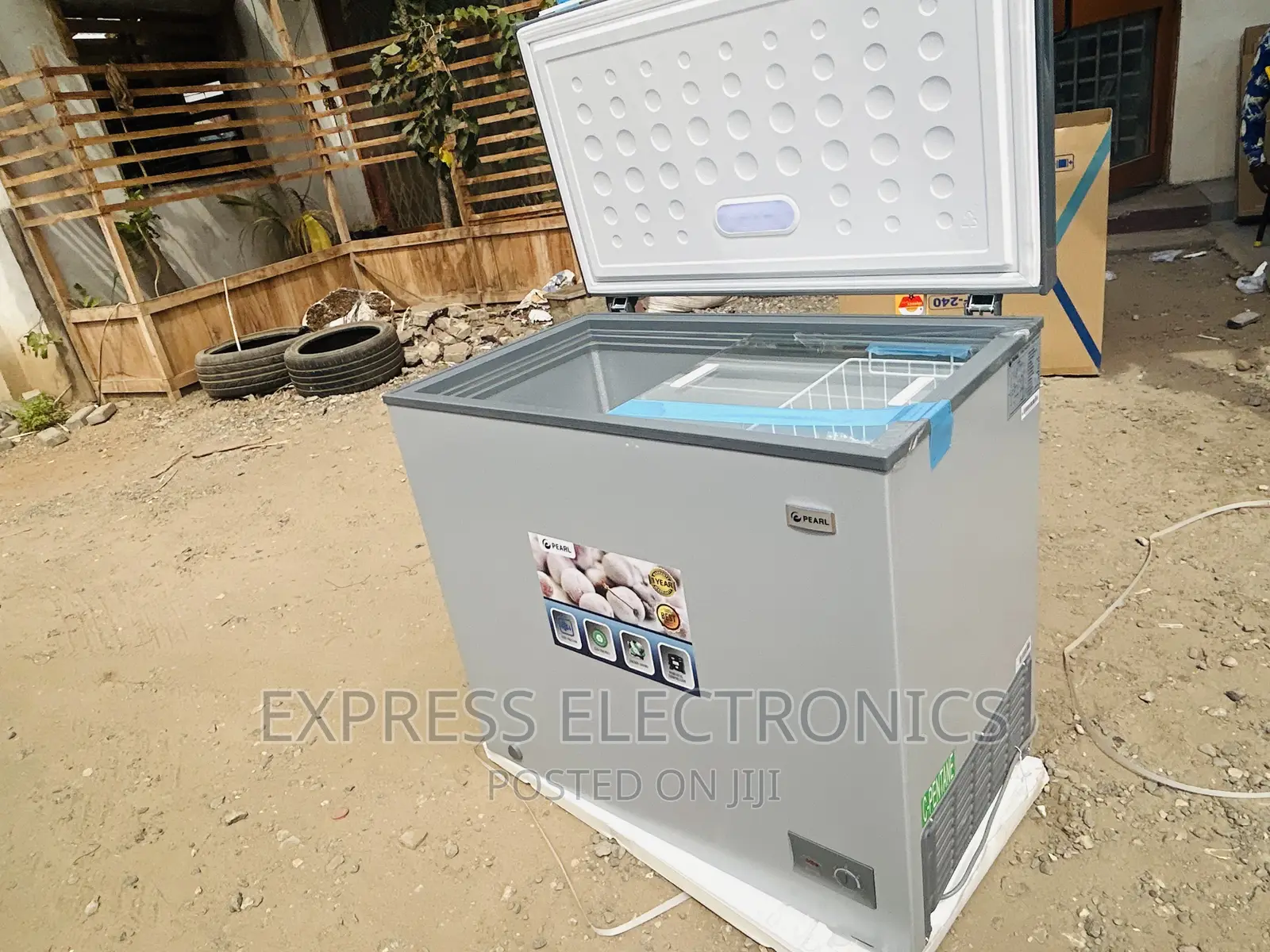 Lock and Key  200L Chest Freezer Single Door Pearl