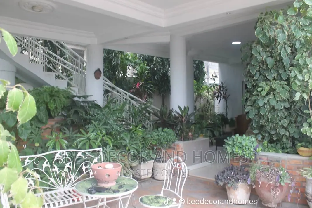 5bdrm Mansion in Bee Decor & Home’S, East Legon for rent