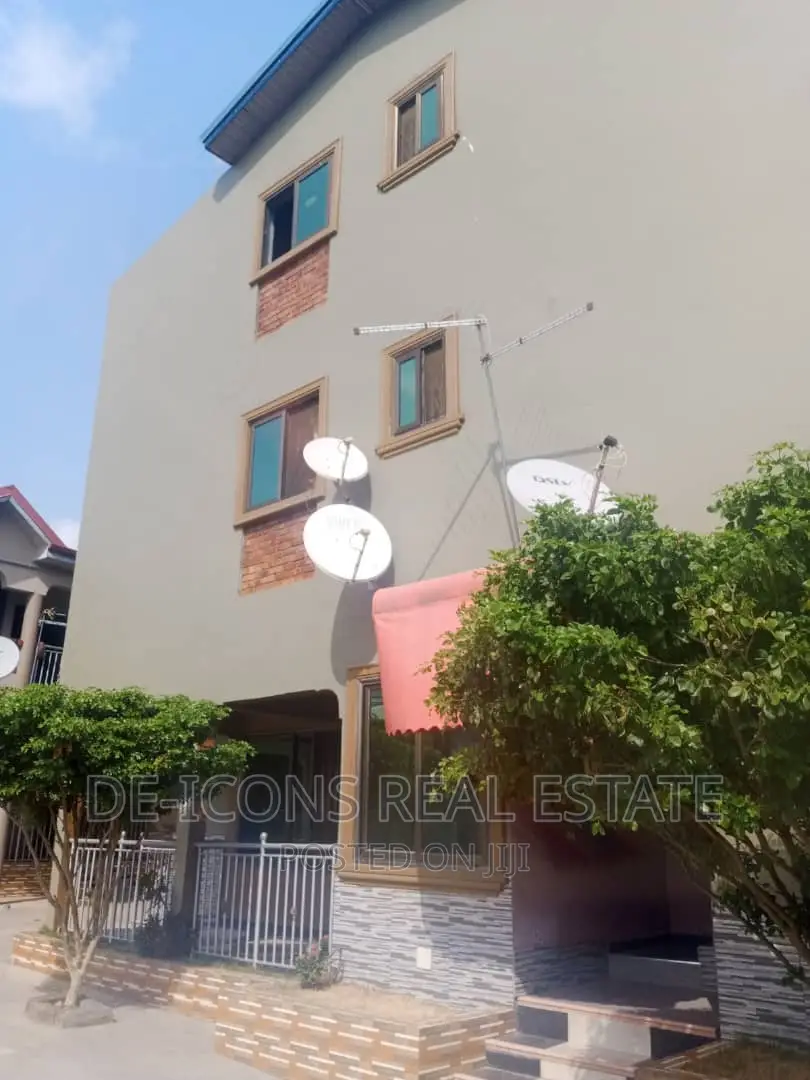 1bdrm Duplex in De-Icons Real Estate, Awutu Senya East Municipal