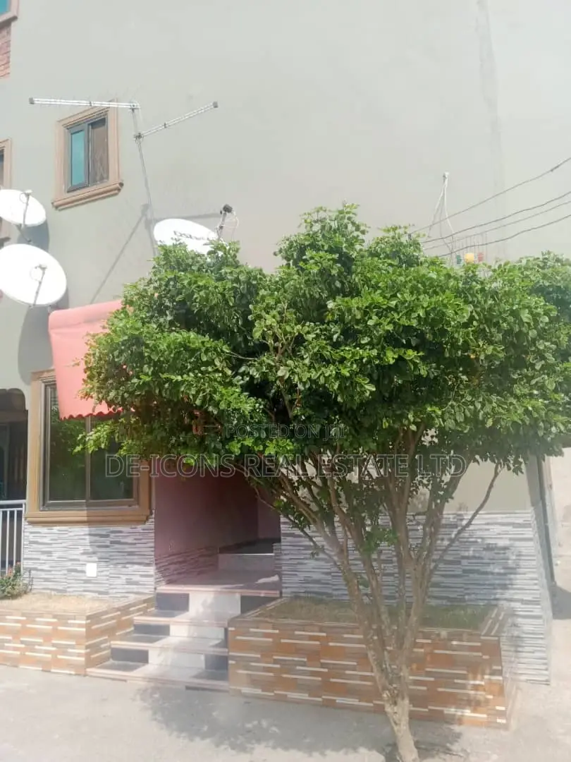 1bdrm Duplex in De-Icons Real Estate, Awutu Senya East Municipal