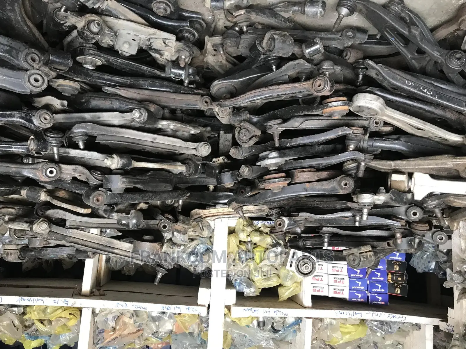 Deals in All Kinds of Parts for Lowerarms and Balljoint