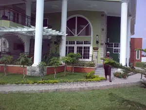 6bdrm Mansion in Dansoman for sale