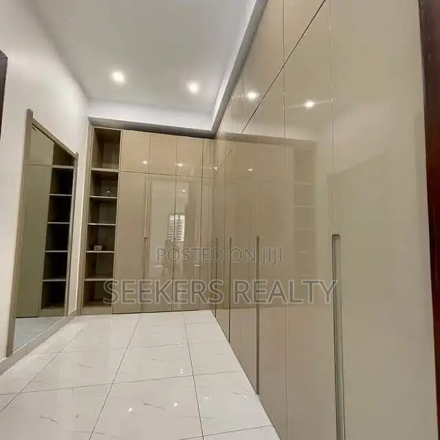 6bdrm House in Seekers Realty, East Legon for sale