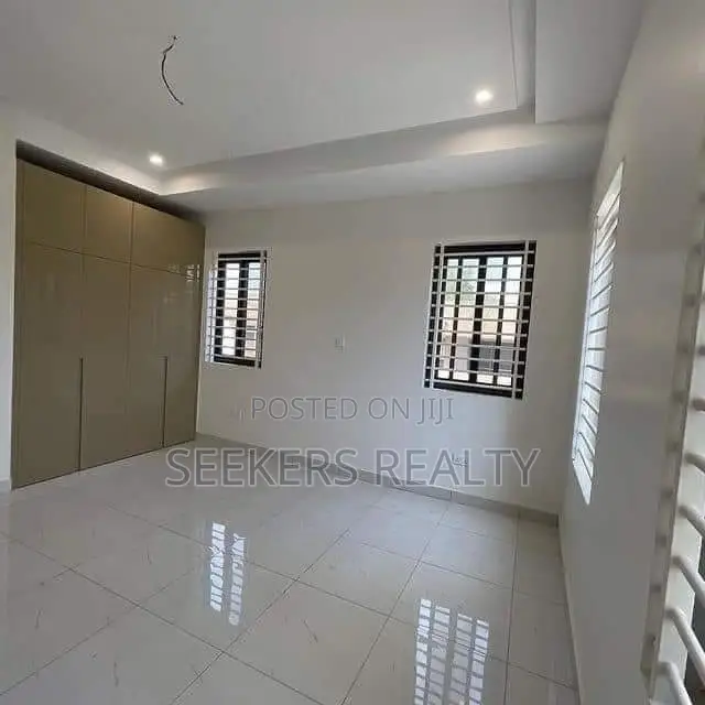 6bdrm House in Seekers Realty, East Legon for sale