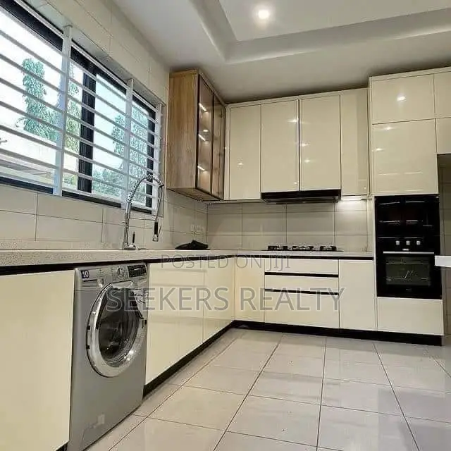 6bdrm House in Seekers Realty, East Legon for sale