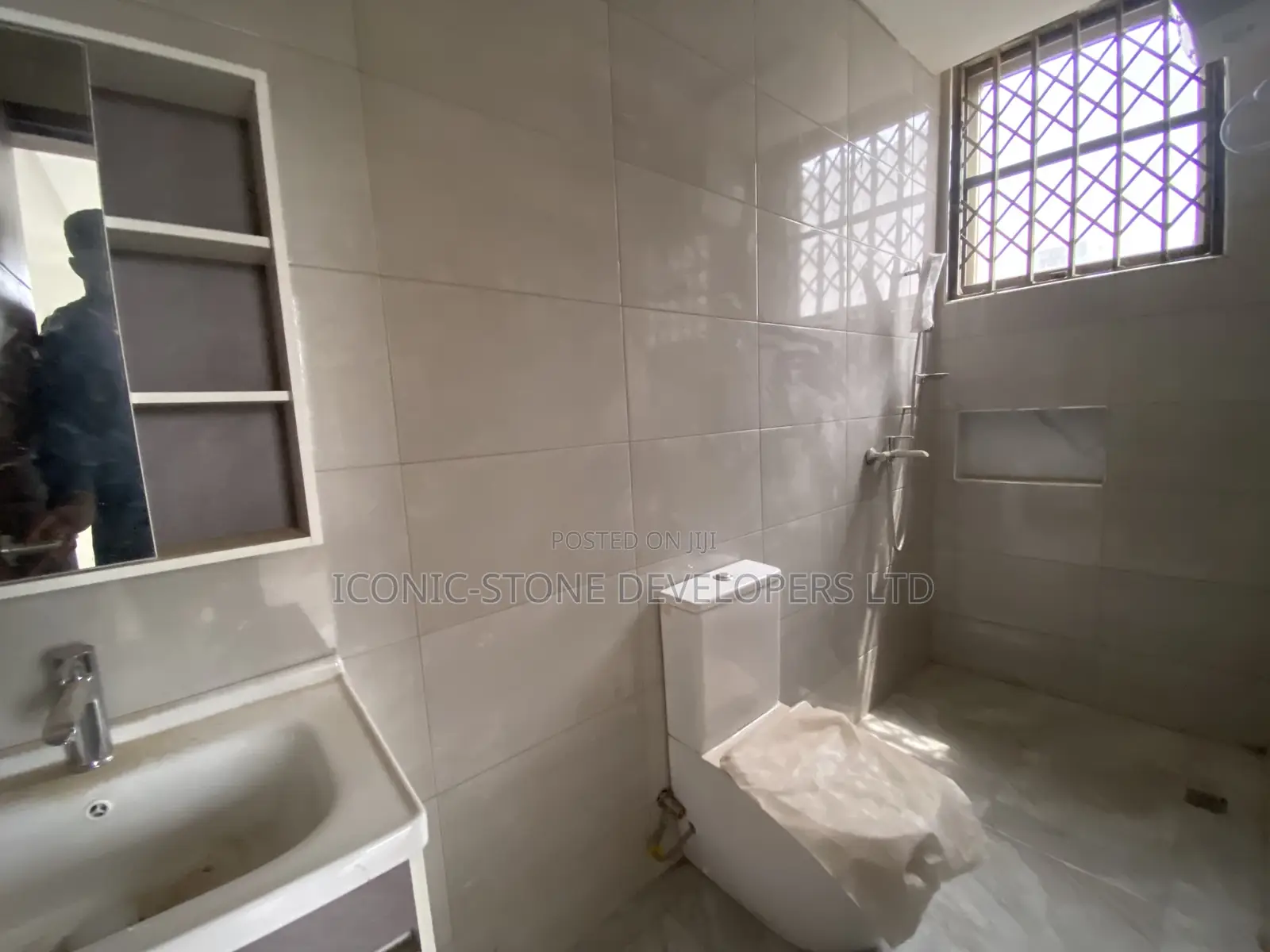 4bdrm Duplex in Spintex for sale