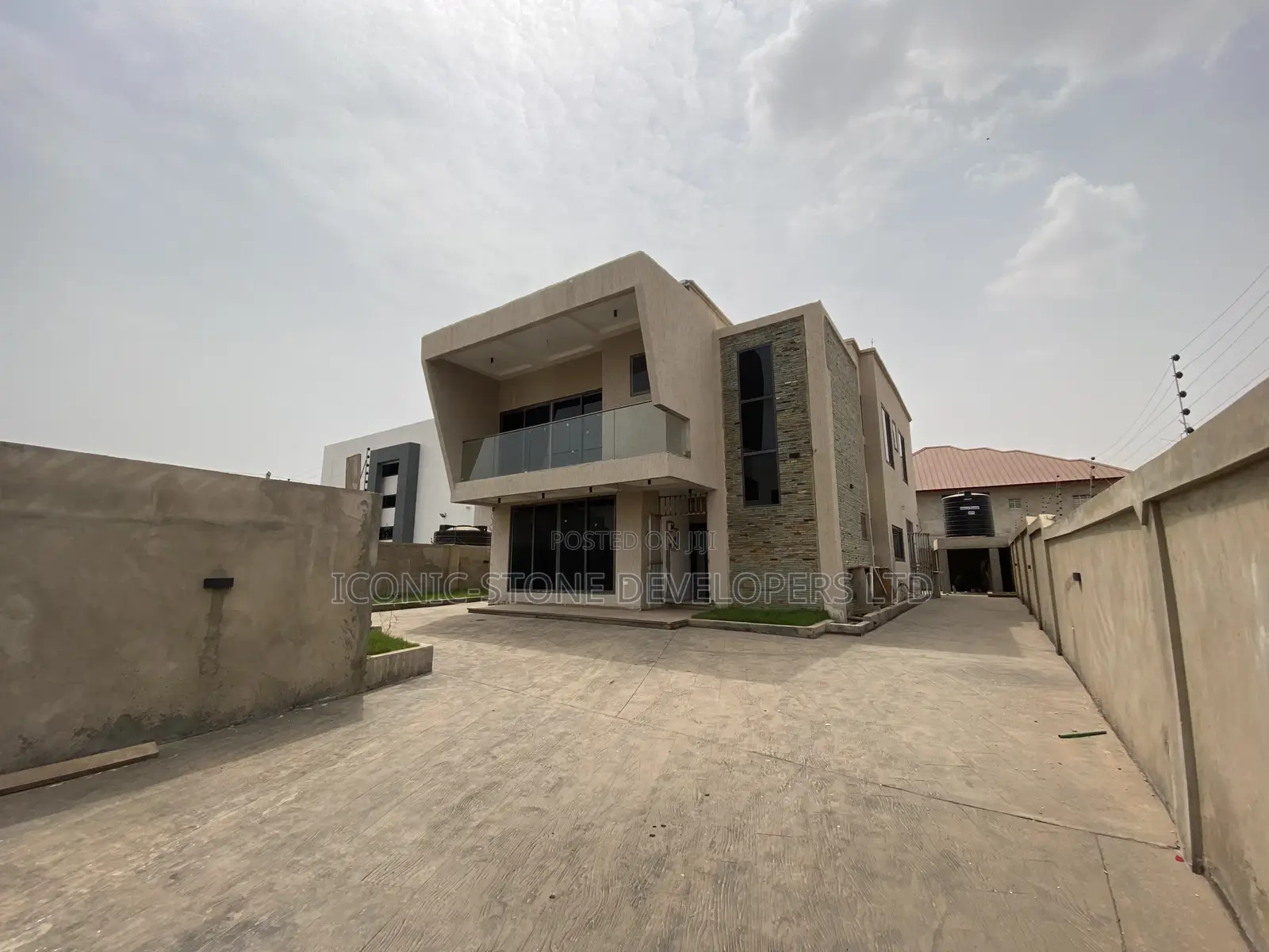 4bdrm Duplex in Spintex for sale