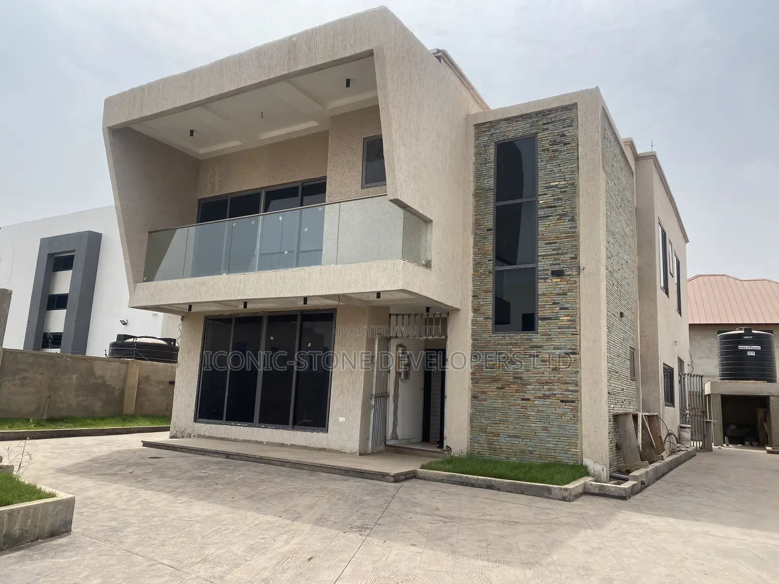 4bdrm Duplex in Spintex for sale
