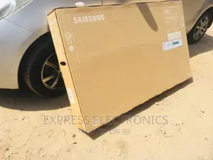Vivid UHD Smart Glossy Samsung 55”Au7000 Tv 