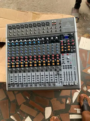 Behringer Xenyx X2442usb Mixer With Effects