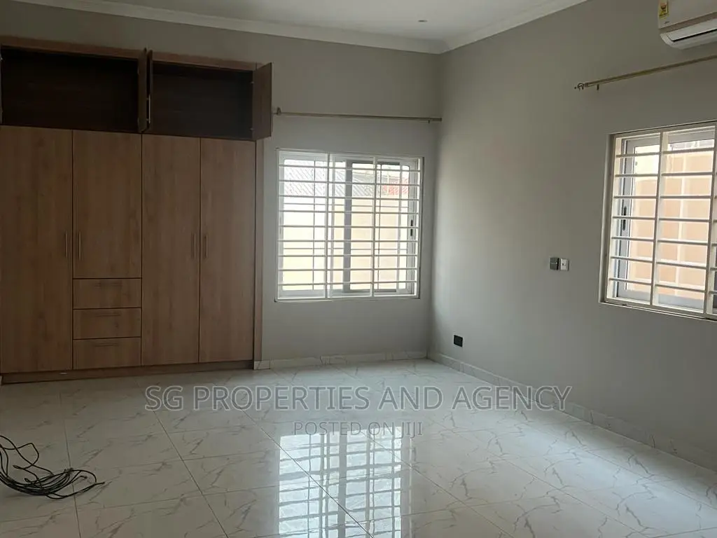 3bdrm House in Spintex Road for rent