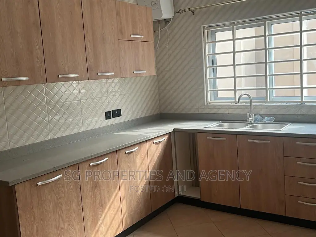 3bdrm House in Spintex Road for rent