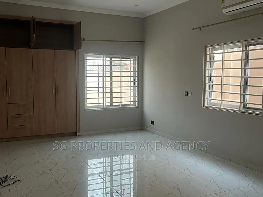 3bdrm House in Spintex Road for rent