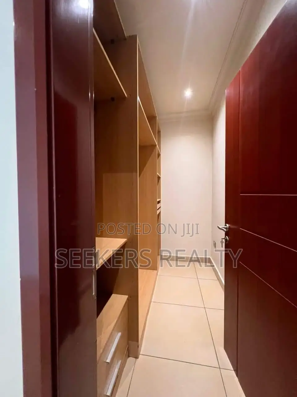 3bdrm Townhouse / Terrace in Seekers Realty, Cantonments for rent