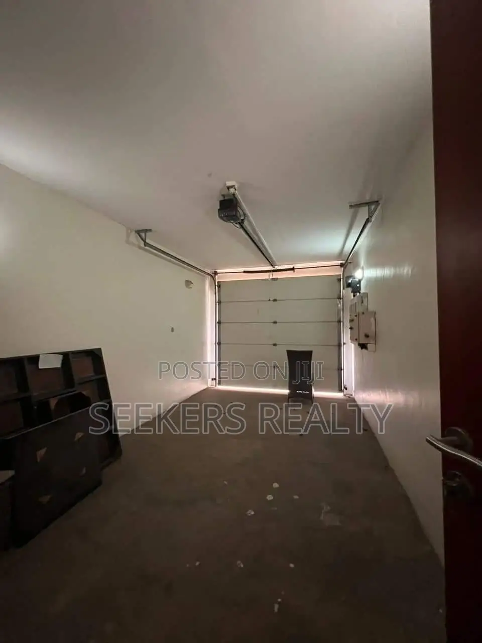 3bdrm Townhouse / Terrace in Seekers Realty, Cantonments for rent