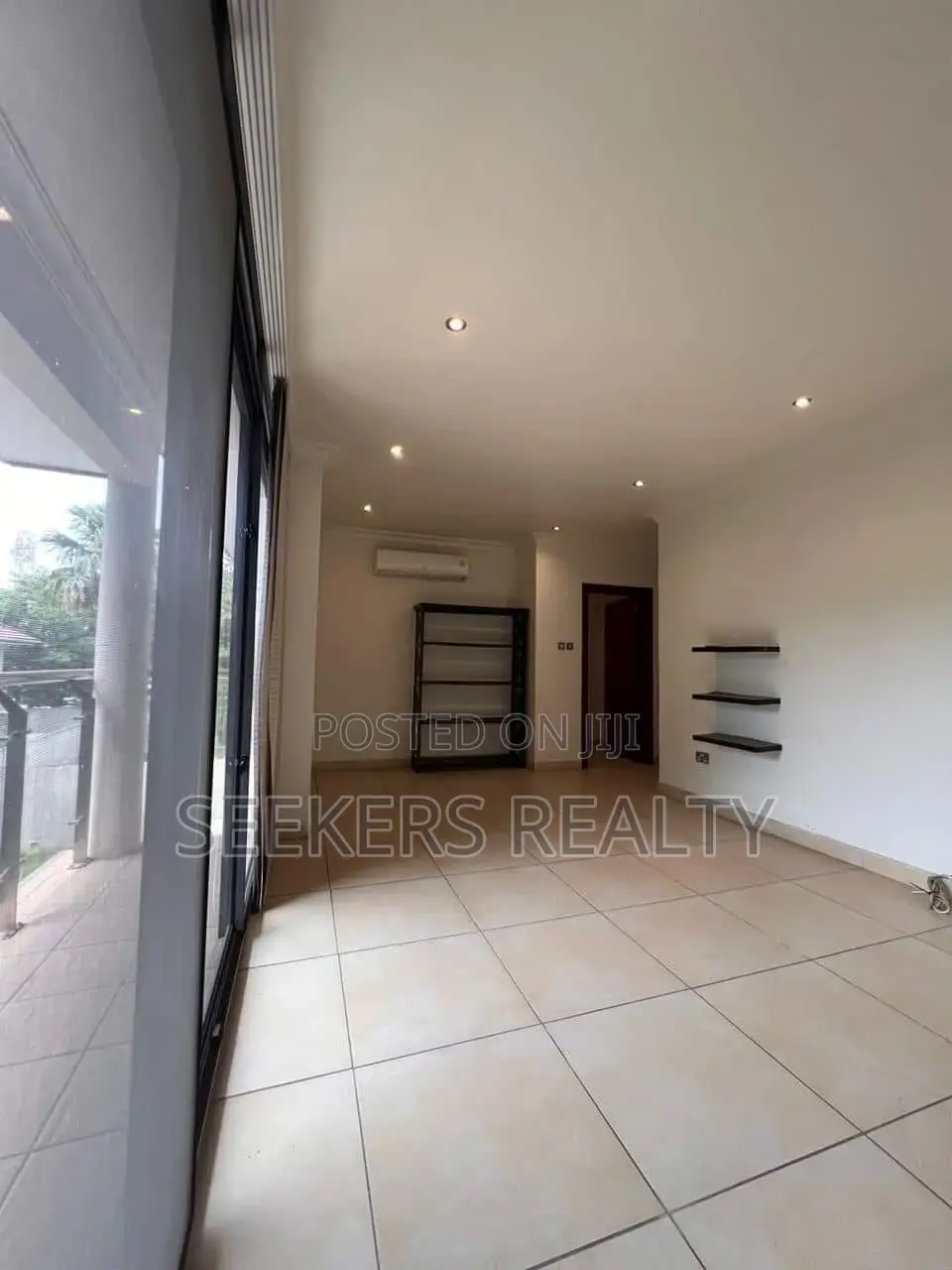 3bdrm Townhouse / Terrace in Seekers Realty, Cantonments for rent