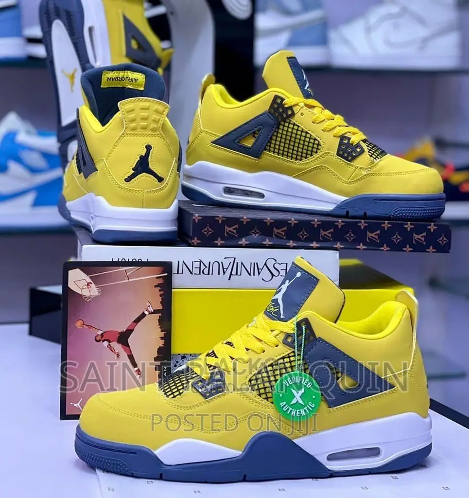 Air Jordan 4 Sneaker