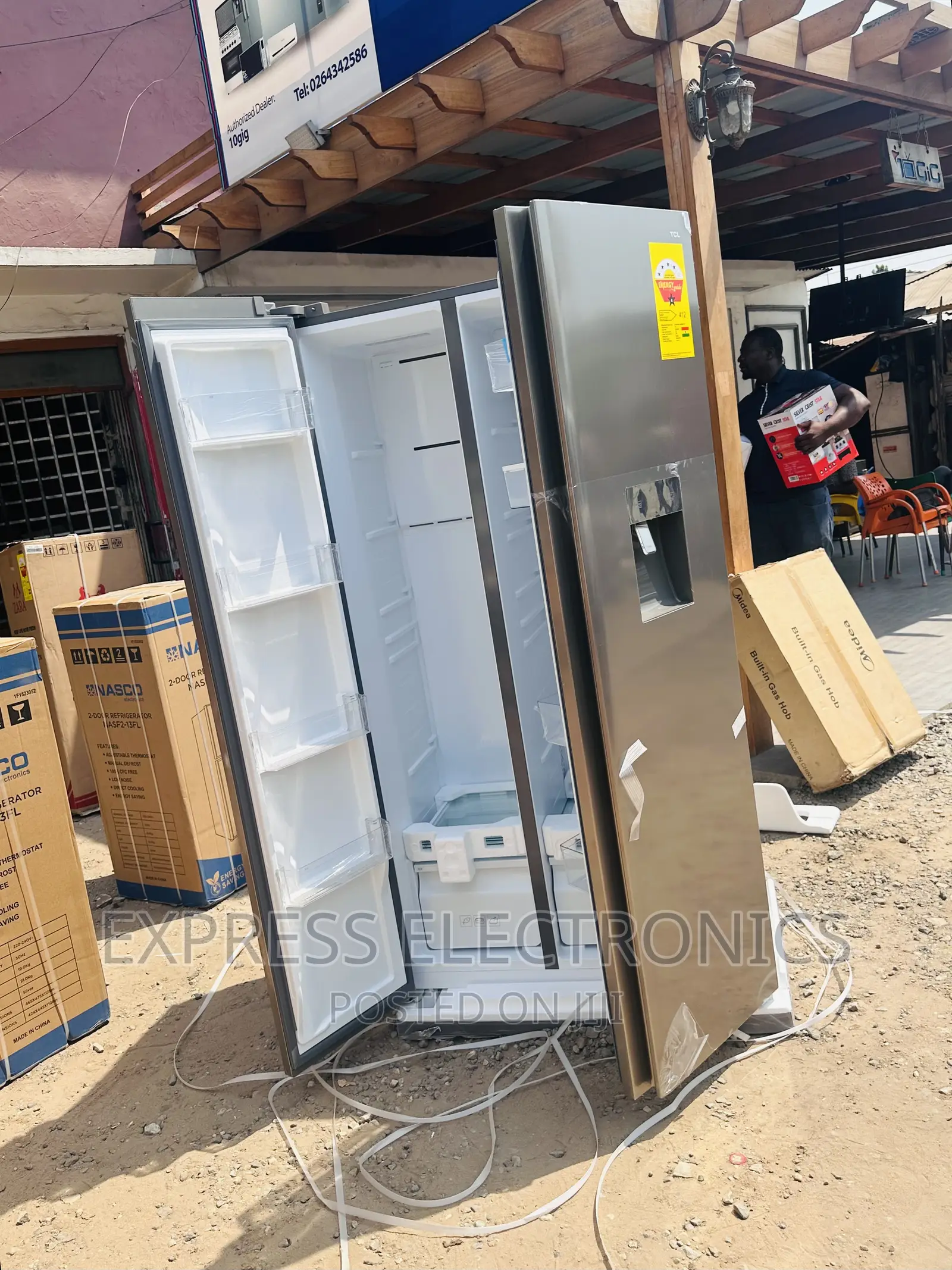 Fabulous Sleek Job Side by Side Fridge TCL-P520SBN—