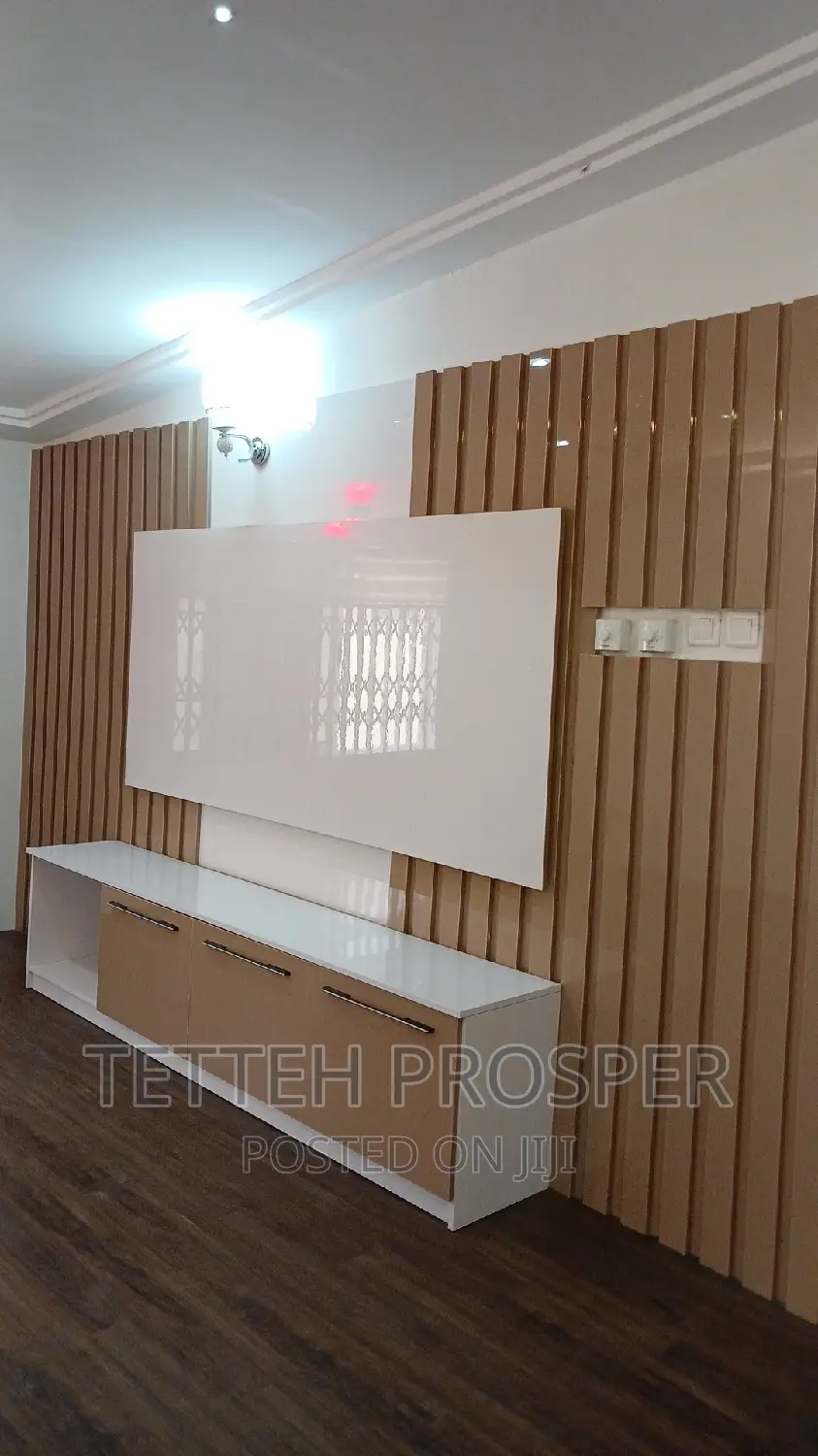 TV Unit and TV Mount