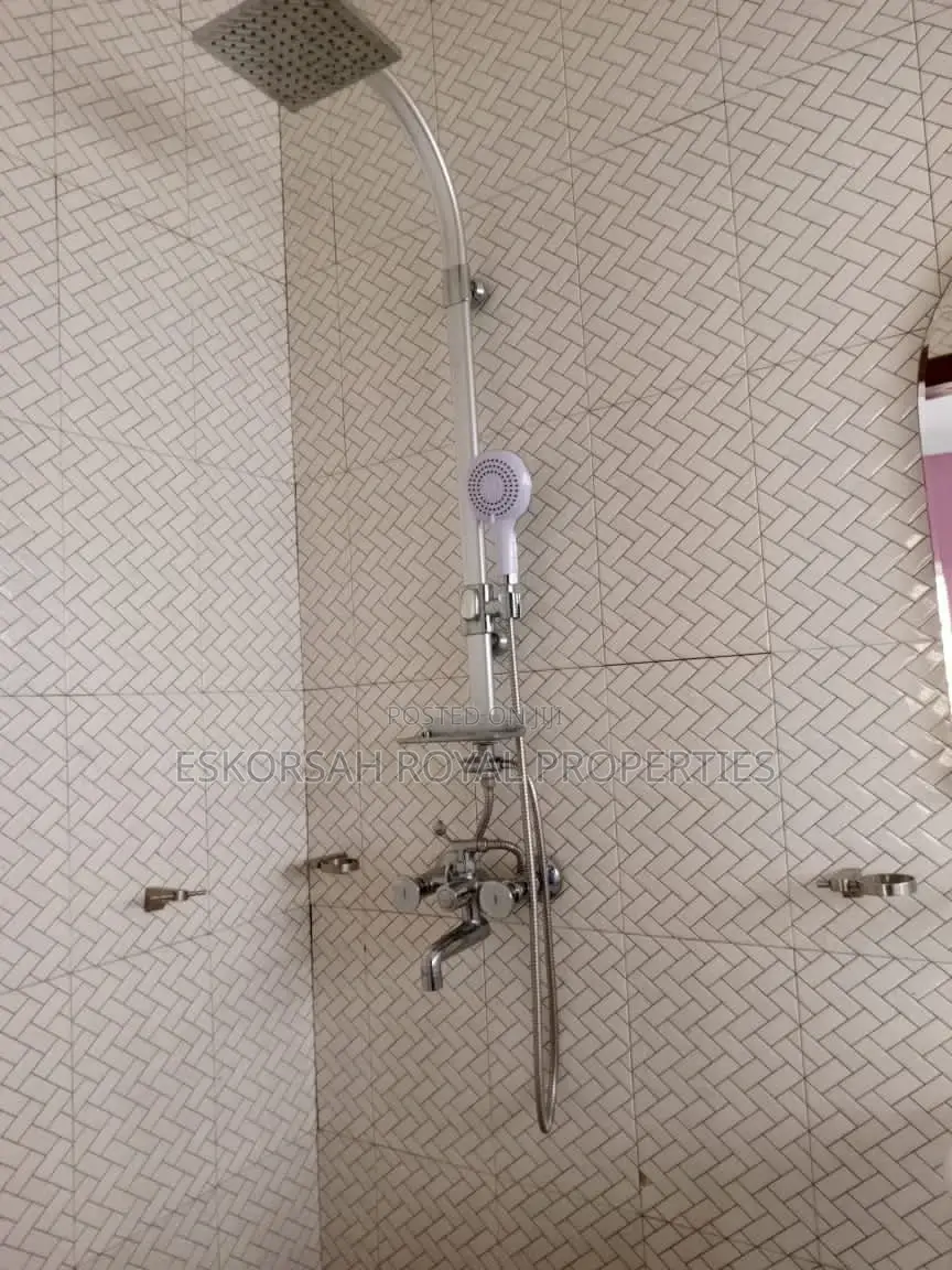 5bdrm House in West Trasacco, Otano for rent